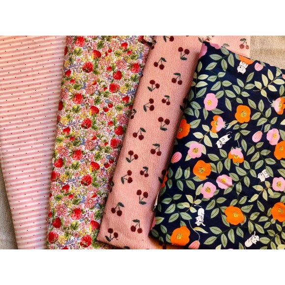 Gingham Elastic Pen Holder Bookmark: Attachable Journal Pouch - Picture 7 of 10